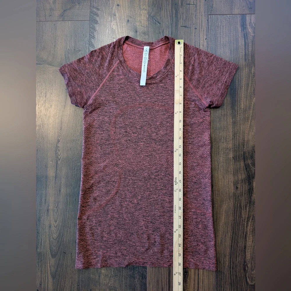 Lululemon Swiftly Tech Short Sleeve 2.0 Flare / Black Size 6